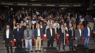 نجوم الفن يتوافدون على  حفل افتتاح الدورة الـ8  