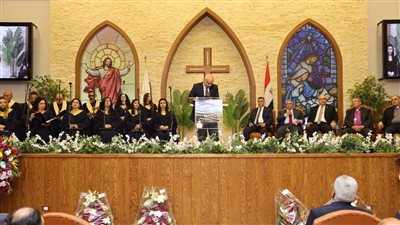 رئيس الطائفة الإنجيلية يشيد بمبنى كنيسة الغردقة