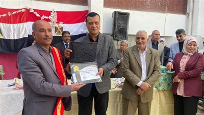 حفل لتكريم المعلمين  بمدرسة الثانوية الفنية التجارية المشتركة بقنا