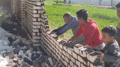 إزالة فورية لحالتى تعدٍ بمجلس قروى السلامية بنجع حمادي 