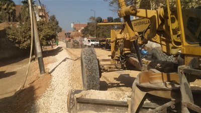 محافظ الغربية يتابع أعمال فرد طبقة السن بطريق السنطة البلد