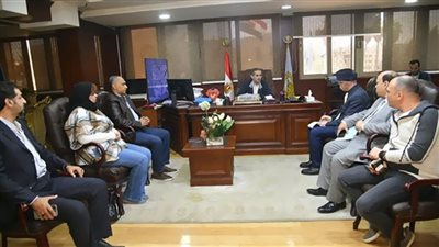 ضبط لحوم فاسدة وسلع غذائية منتهية الصلاحية بكفر الزيات 