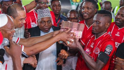 من أرض الملعب.. مكافأة فورية من رئيس سيمبا التنزاني بعد التأهل لربع نهائي دوري أبطال أفريقيا