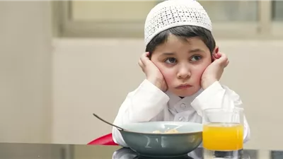 نصائح مهمة لصيام الأطفال في رمضان (فيديو)