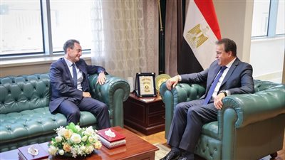 وزير الصحة يستقبل السفير الفرنسي لمناقشة ملفات التعاون المشترك بين البلدين