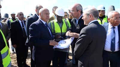 وزير النقل يتابع معدلات تنفيذ  المشروعات التنموية والخدمية  في ميناء الدخيلة