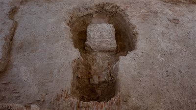 الكشف عن أنماط معمارية لمسجد عثمان بن عفان يعود تاريخها إلى 1200 عام | صور