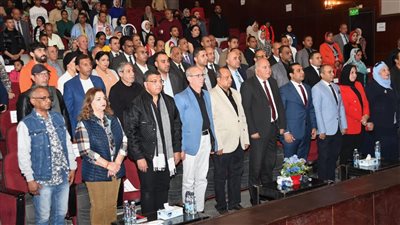 بحضور المحافظ.. مسرح الجنوب يحتفل بالعيد القومي لقنا بعرض فلكلوري