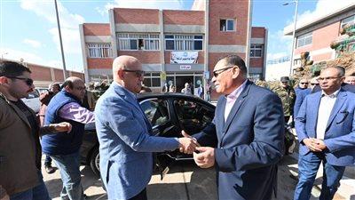 وزير الإسكان يصل محافظة الشرقية لمتابعة موقف خدمات المياه والصرف بالمحافظة