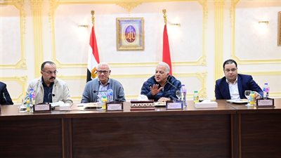 بورسعيد تشدد على متابعة تطبيق مواعيد فتح وغلق المحال التجارية