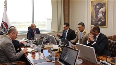 تحالف مصري إيطالي لتعظيم الاستفادة من خام الحديد في مناجم أسوان