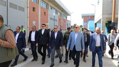 وزير الإسكان: فكرة السكن الإداري أثبت فشلها ويوجه بإنشاء مدرسة فنية بمحطة العباسة 