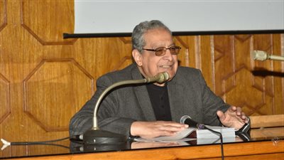 مناقشة كتاب مدخل إلى دراسات السينما التسجيلية فوزى على هامش مهرجان الإسماعيلية 