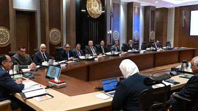 رئيس الوزراء يتابع توفير الخدمات المختلفة بالإسكان 