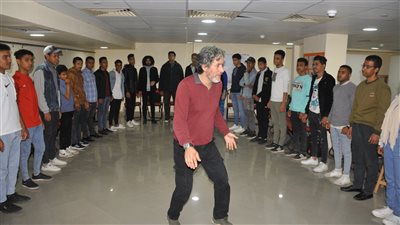توافد شباب الصعيد على  الورش التدريبية بمسرح الجنوب لتعلم فنون المسرح .. صور