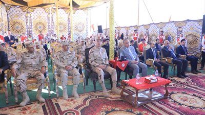 محافظ سوهاج وقائد الدفاع الشعبي والعسكري يتفقدان معسكر الإيواء بحي الكوثر 