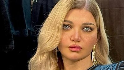البنفسج يعكس أنوثة ياسمين الخطيب
