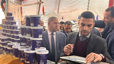 سكرتير مساعد البحيرة يفتتح معرضين 