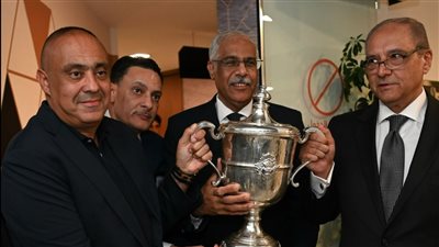 سفير مصر بالسعودية يستقبل بعثة اتحاد الكرة 