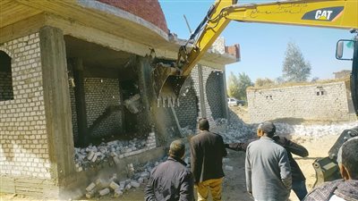 محافظ أسيوط يعلن إزالة 239حالة تعدي واسترداد 13855متر مربع و494 فدان