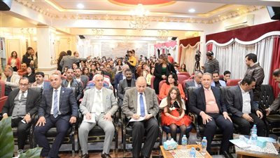 محافظ أسيوط يشهد الندوة التثقيفية 