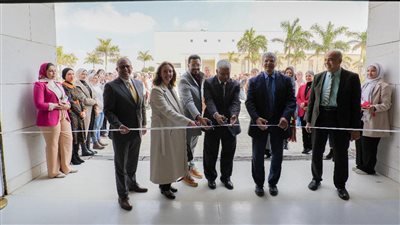 رئيس الجامعة اليابانية يفتتح المعرض الثالث لطلاب برامج الفن والتصميم 