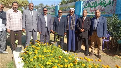 رئيس مدينة قوص يهدى 150 شجرة مثمرة للمدارس