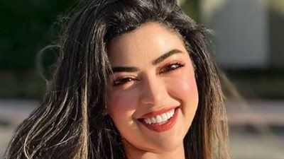 ميرنا جميل تشبة زهرة الحب بالأحمر الصارخ (صور)