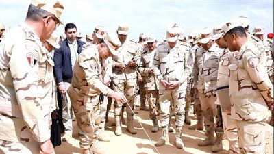 رئيس الأركان يتفقد منظومة التدريب القتالي داخل أحد تشكيلات الجيش الثاني الميداني 