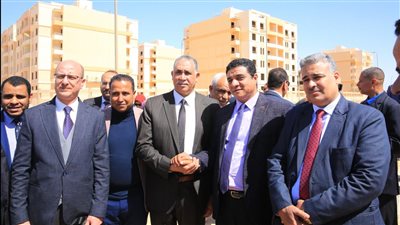 علام يتسلم أرض المدينة السكنية بأسيوط ويضع حجر الأساس للبدء في الإنشاءات