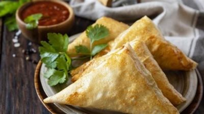 بخطوات سهلة وبسيطة| طريقة عمل السمبوسة بالجبن