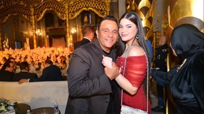 خبى وشك.. خوف محمد فؤاد على ابنته من الحسد (صور)