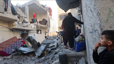 استشهاد 3 فلسطينيين فجر اليوم.. الاحتلال يفجر منزلًا في دير البلح 