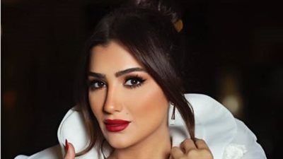 مي عمر تسير على خطى الأميرات في الرياض (صور)