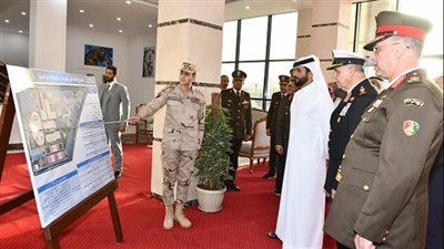 مستشار الأمن الوطنى بالبحرين يتفقد عدداً من المنشآت بمقر القيادة الإستراتيجية بالعاصمة الإدارية الجديدة