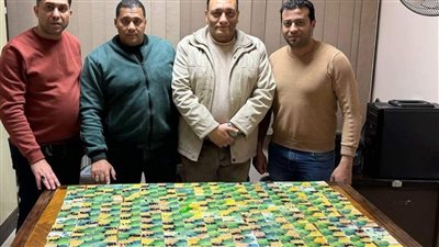 ضبط بطاقات ذكية وسلع غذائية منتهية الصلاحية بالفيوم 