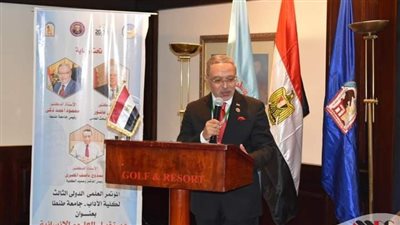 كلية الاداب تكرم محافظ سيناء ورئيس جامعة طنطا 