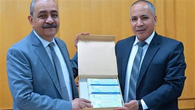 محافظ الإسماعيلية يشهد تسليم كوبونات مواد غذائية بقيمة ٢٥٠ ألف جنيهًا  