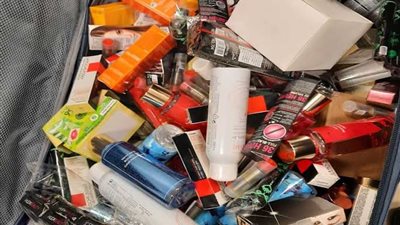 ضبط  مستحضرات تجميل منتهية الصلاحية بالغربية 