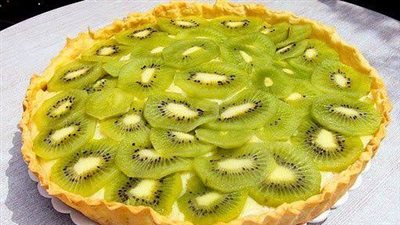حلوى خفيفة وسهلة.. طريقة عمل تارت الكيوي بالكريمة