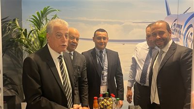 محافظ جنوب سيناء يتفقد جناح مصر للطيران ببورصة برلين السياحية
