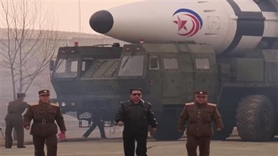 كيم جونغ يأمر بتكثيف التدريبات الحربية الفعلية 