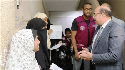 محافظ أسوان يتفقد قافلة 