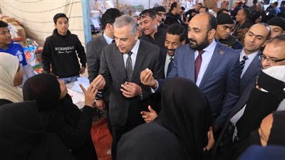 محافظ سوهاج يفتتح معرض 