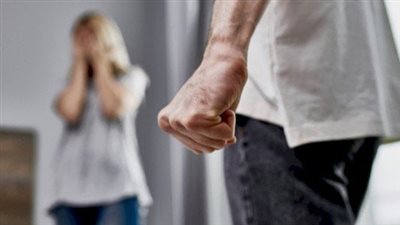  بائع يتعدى على سيدتين بالضرب في الشارع والفيس بوك يوقعه