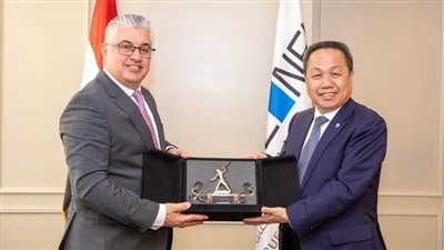 رئيس اقتصادية قناة السويس يستقبل وفدًا من مجموعة شاندونج للموانئ