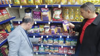 ضبط 27 طن سكر مدعم في حملات رقابية بالمنيا 