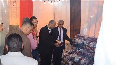 سكرتير بنى سويف يتفقد معرض السلع الأساسية بمركز ناصر 