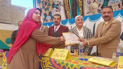 ختام الأنشطة الطلابية وتكريم المتفوقين والمتميزين بمدرسة الشرقي بهجورة الثانوية بنجع حمادي 