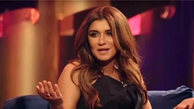 تفريغ كاميرات المراقبة في واقعة تعدى الفنانة غادة عادل على سيدة